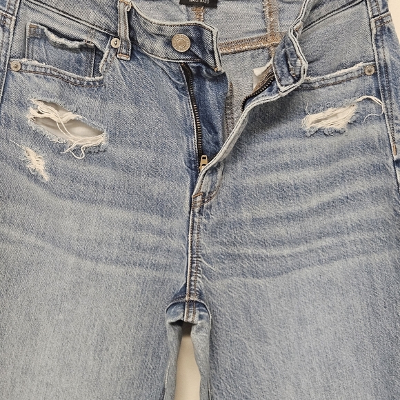 29 American Eagle Distressed Destroyed Mom Jean Women’s Size 4 - Picture 6 of 11